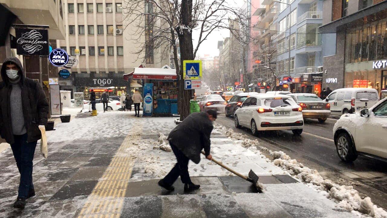 Последствия снегопада в Анкаре - РИА Новости, 1920, 15.02.2021