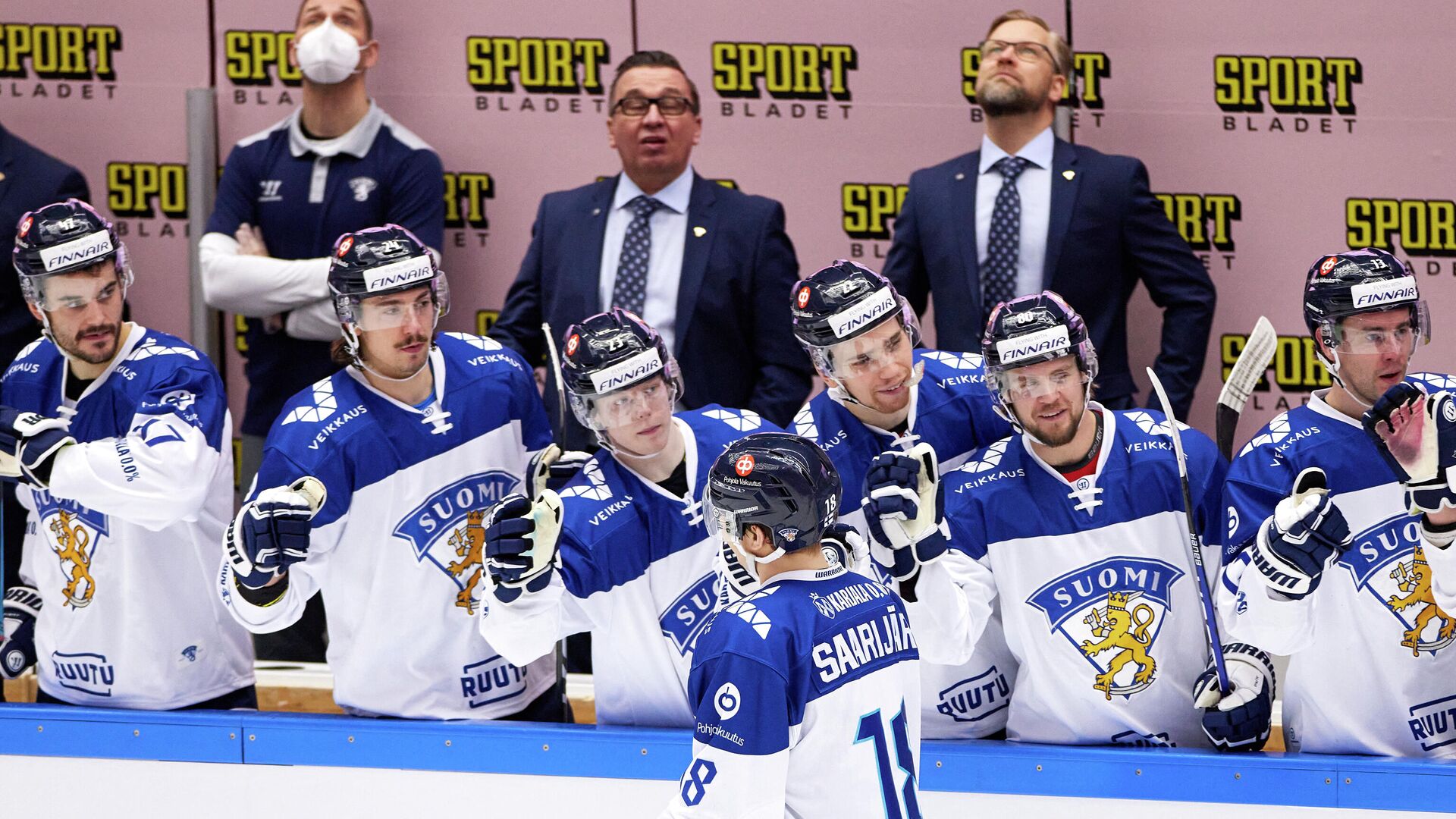 Finland's Vili Saarijarvi celebrates scoring with his team-mates during the Beijer Hockey Games (Euro Hockey Tour) ice hockey match between Finland and Czech Republic in Malmo on February 13, 2021. (Photo by Anders Bjuro / TT NEWS AGENCY / AFP) / Sweden OUT - РИА Новости, 1920, 15.02.2021