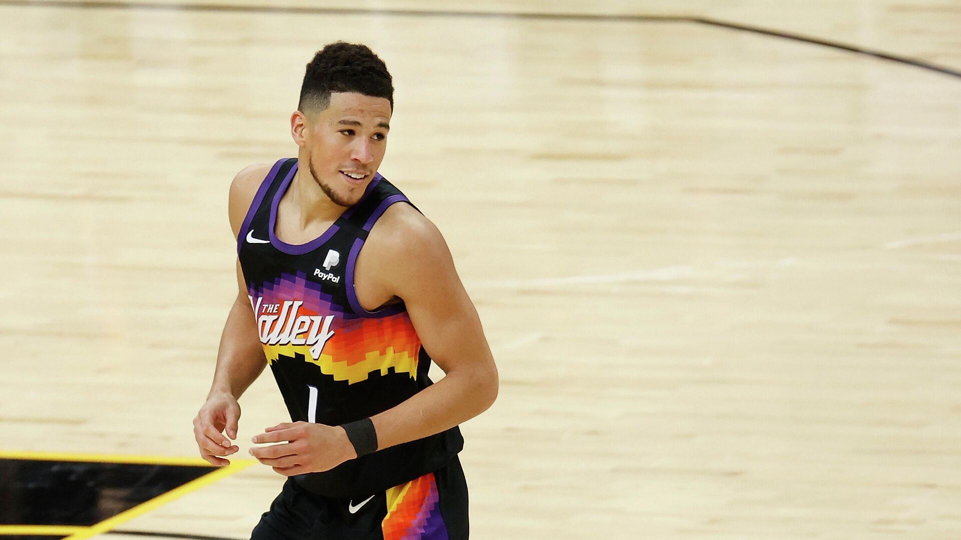 PHOENIX, ARIZONA - FEBRUARY 13: Devin Booker #1 of the Phoenix Suns reacts after a three-point shot against the Philadelphia 76ers during the second half of the NBA game at Phoenix Suns Arena on February 13, 2021 in Phoenix, Arizona. The Suns defeated the 76ers 120-111. NOTE TO USER: User expressly acknowledges and agrees that, by downloading and or using this photograph, User is consenting to the terms and conditions of the Getty Images License Agreement.   Christian Petersen/Getty Images/AFP - РИА Новости, 1920, 16.02.2021