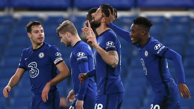 Chelsea's French striker Olivier Giroud celebrates scoring the opening goal during the English Premier League football match between Chelsea and Newcastle United  at Stamford Bridge in London on February 15, 2021. (Photo by Mike Hewitt / POOL / AFP) / RESTRICTED TO EDITORIAL USE. No use with unauthorized audio, video, data, fixture lists, club/league logos or 'live' services. Online in-match use limited to 120 images. An additional 40 images may be used in extra time. No video emulation. Social media in-match use limited to 120 images. An additional 40 images may be used in extra time. No use in betting publications, games or single club/league/player publications. / 