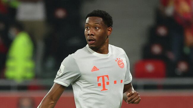 Bayern Munich's Austrian defender David Alaba controls the ball during the FIFA Club World Cup semi-final football match between Egypt's Al-Ahly and Germany's Bayern Munich at the Ahmed bin Ali Stadium in the Qatari city of Ar-Rayyan on February 8, 2021. (Photo by Karim JAAFAR / AFP)