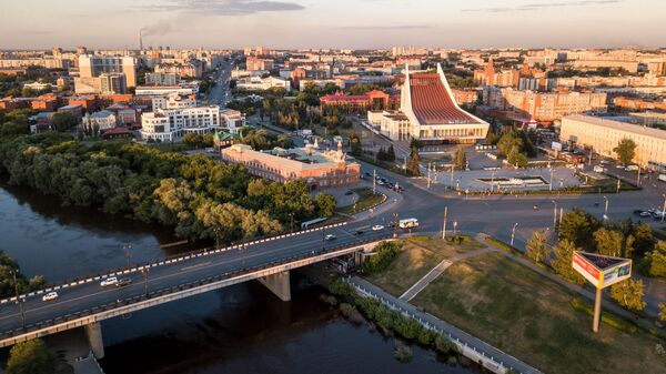 Река Омь, Комсомольский мост, Омский Государственный Музыкальный Театр