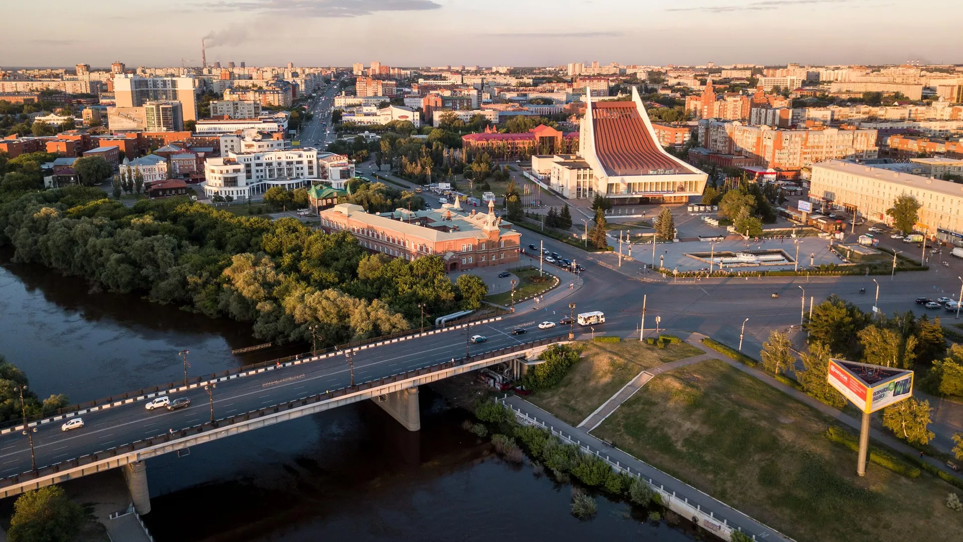Река Омь, Комсомольский мост, Омский Государственный Музыкальный Театр - РИА Новости, 1920, 09.09.2022