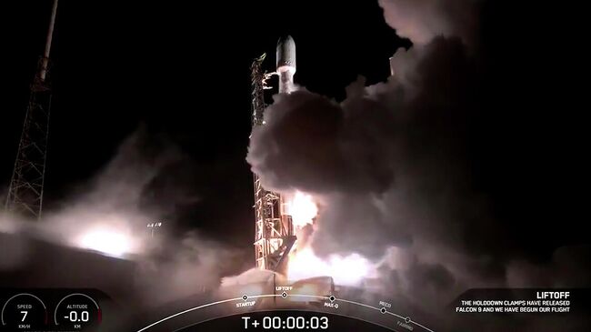  Кадр видео запуска ракеты-носителя Falcon 9 с интернет-спутниками Starlink