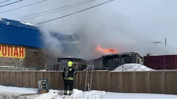 Тушение пожара на газовой заправке в Мосрентгене  