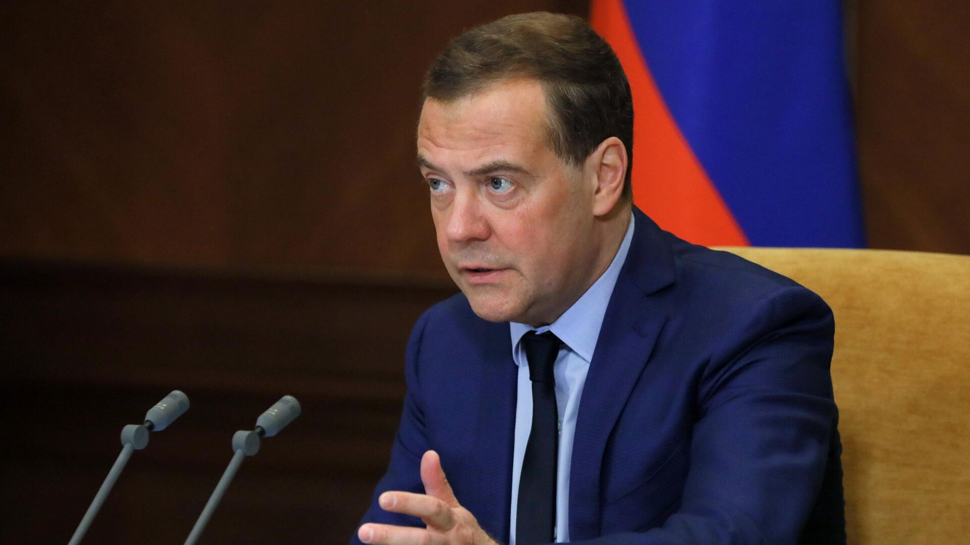 Медведев – о переговорах с Киевом: враг должен приползти на коленях