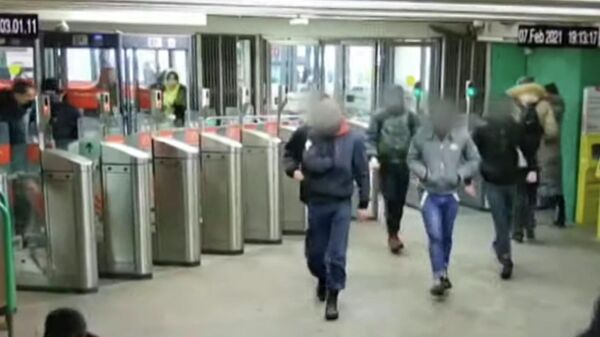В Москве задержали подростков, избивших битой пассажиров в метро