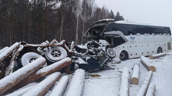 На месте столкновения трех машин в Иркутской области