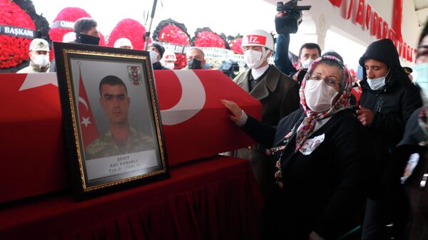 Похороны турецких граждан, которые были казнены боевиками Рабочей партии Курдистана (РПК) в Ираке