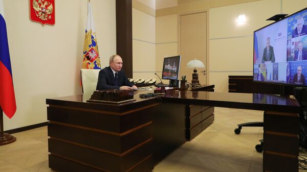 Президент РФ Владимир Путин в режиме видеоконференции проводит встречу с руководителями фракций Государственной Думы РФ