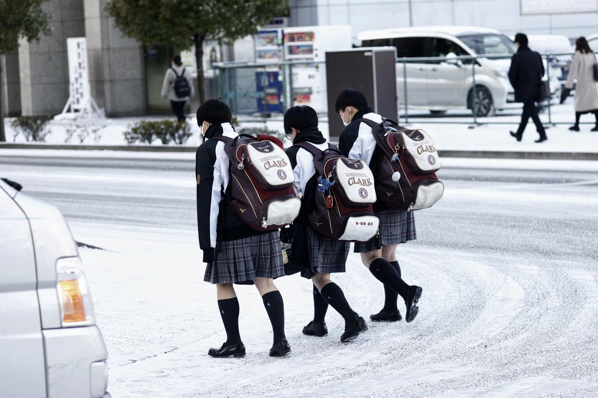 Японские школьницы на улице в Сендае - РИА Новости, 1920, 19.02.2021
