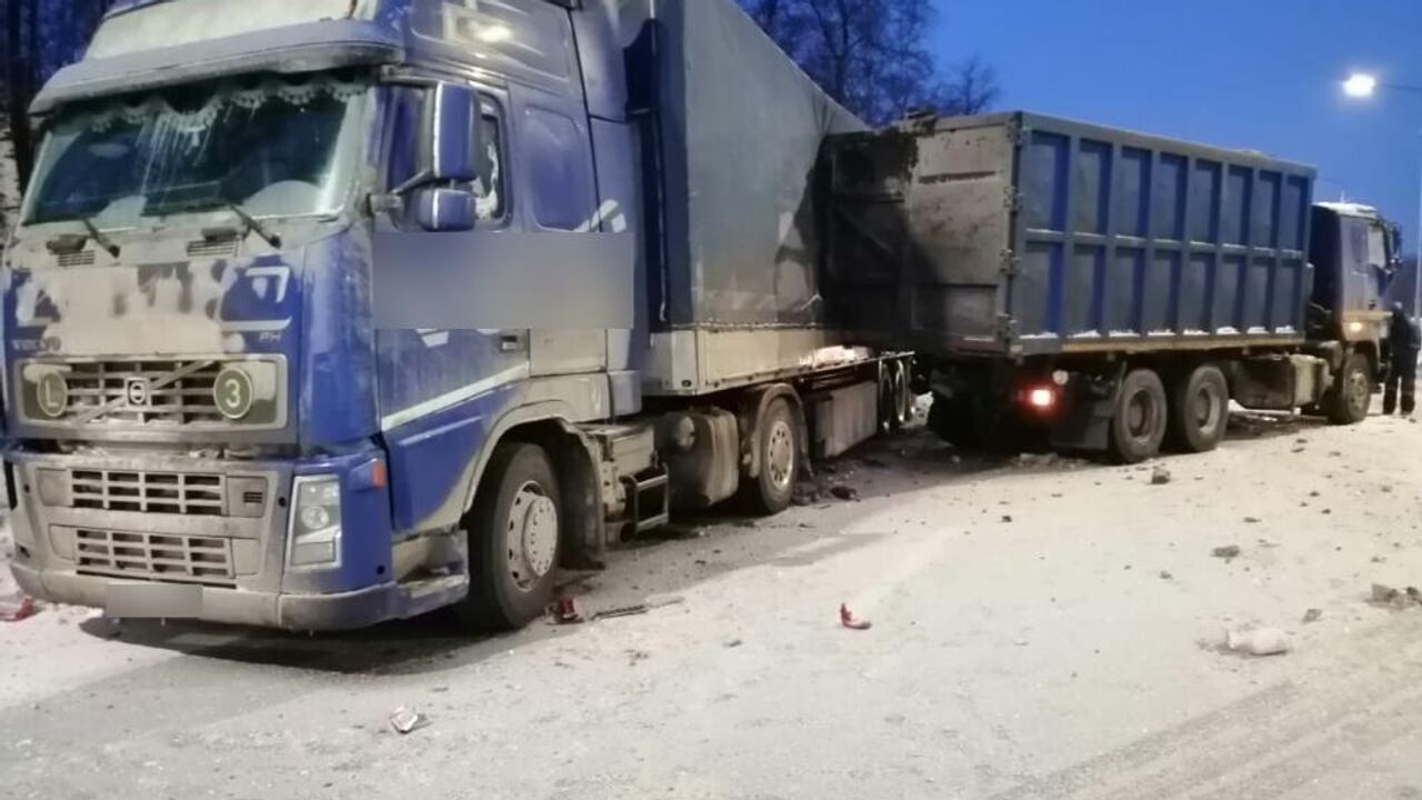 В Иркутской области установили личности пяти погибших в ДТП с лесовозом -  РИА Новости, 17.02.2021