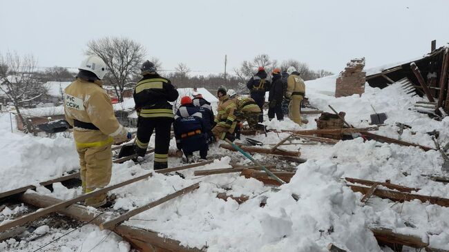 Обрушение части кровли 16-ти квартирного двухэтажного жилого дома в поселке Северный, Краснодарский край