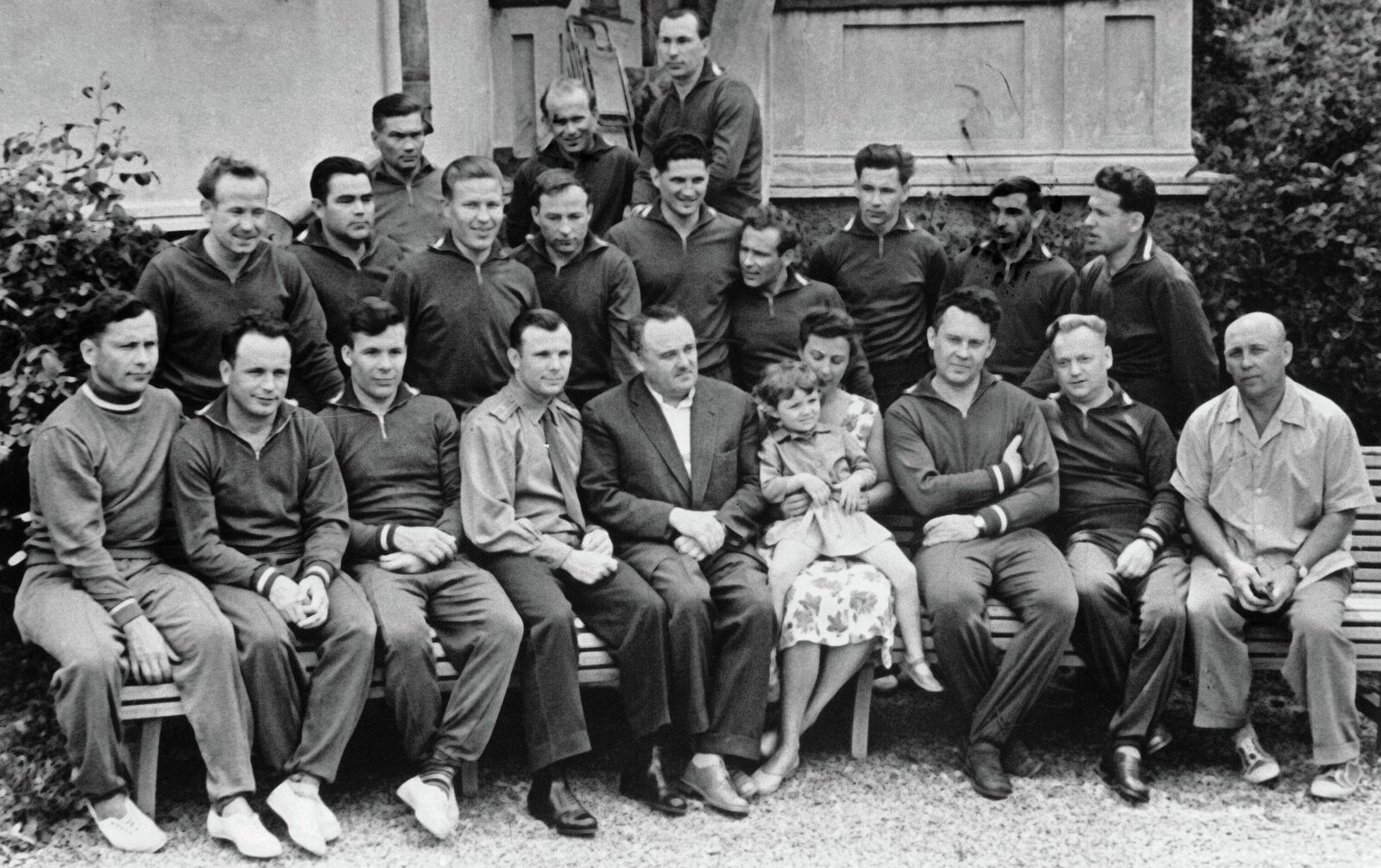 Первый отряд космонавтов фото с фамилиями