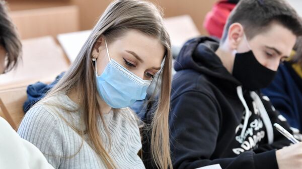 Студенты во врем обучения в Крымском Федеральном Университете имени В. И. Вернадского в Симферополе