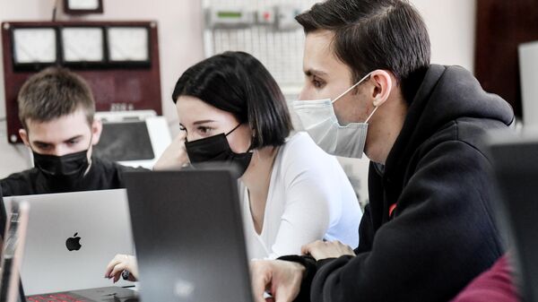 Студенты во время обучения в Крымском Федеральном Университете имени В. И. Вернадского в Симферополе
