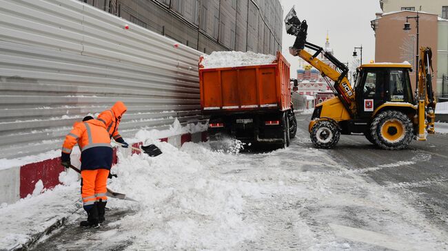 Уборка снега в Москве