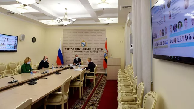 Губернатор Курской области Роман Старовойт во время официального старта проекта Обучающая экспедиция 