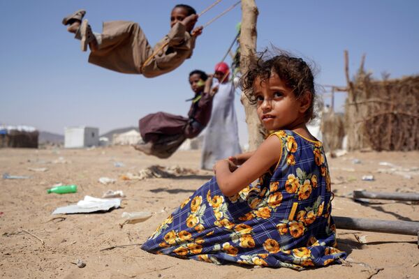 Дети играют в лагере для внутренне перемещенных лиц в Марибе, Йемен. 16 февраля 2021 года