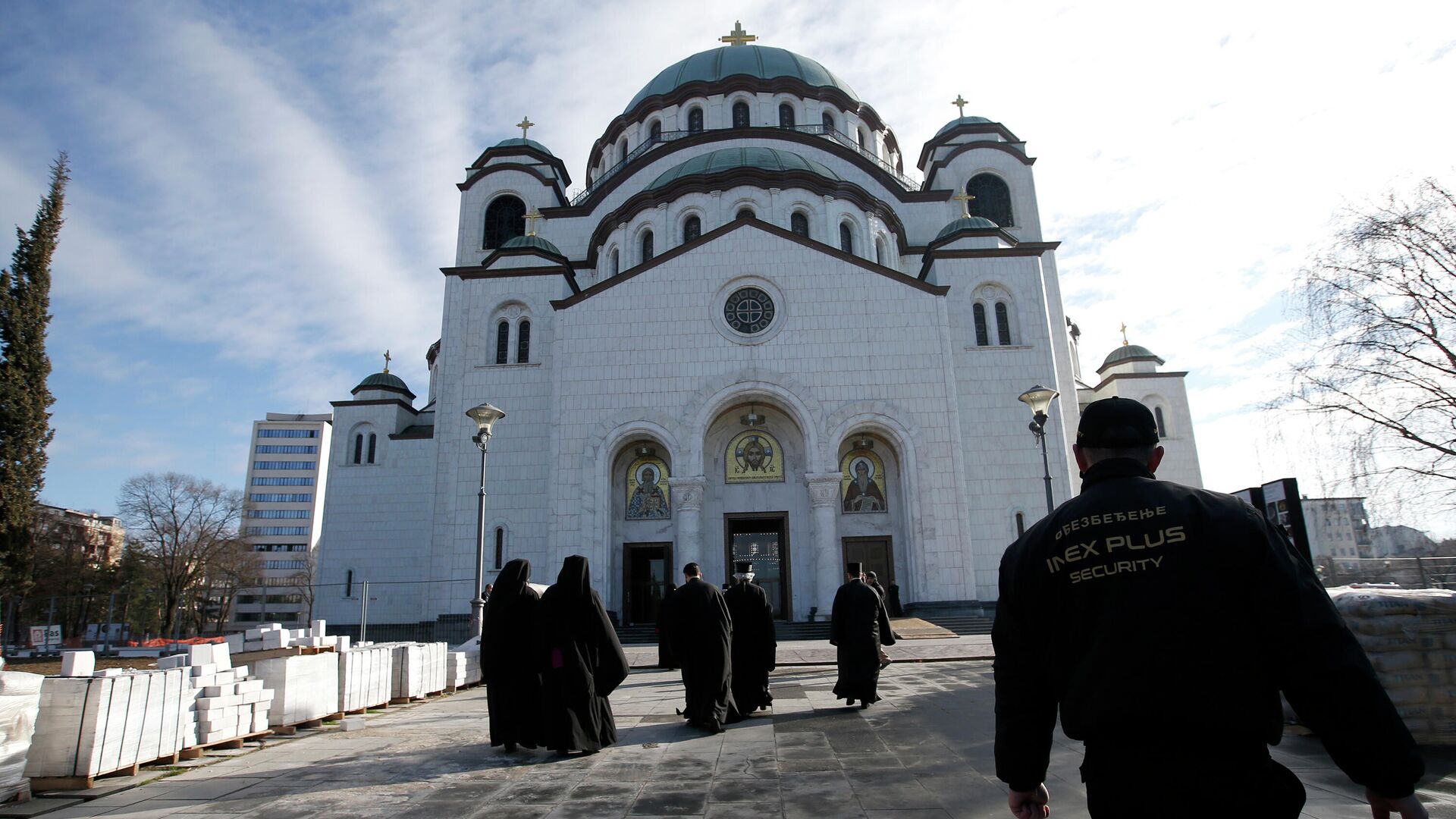 Православные священники у Храма Святого Саввы в Белграде - РИА Новости, 1920, 19.05.2022