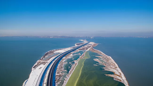 Крымский мост зимой 2021 года
