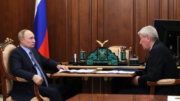 Президент РФ Владимир Путин и директор Федеральной службы по финансовому мониторингу Юрий Чиханчин 