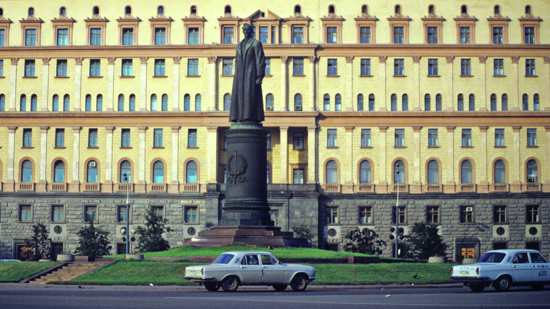 Памятник Феликсу Дзержинскому на Лубянской площади. 1991 год - РИА Новости, 1920, 24.02.2021