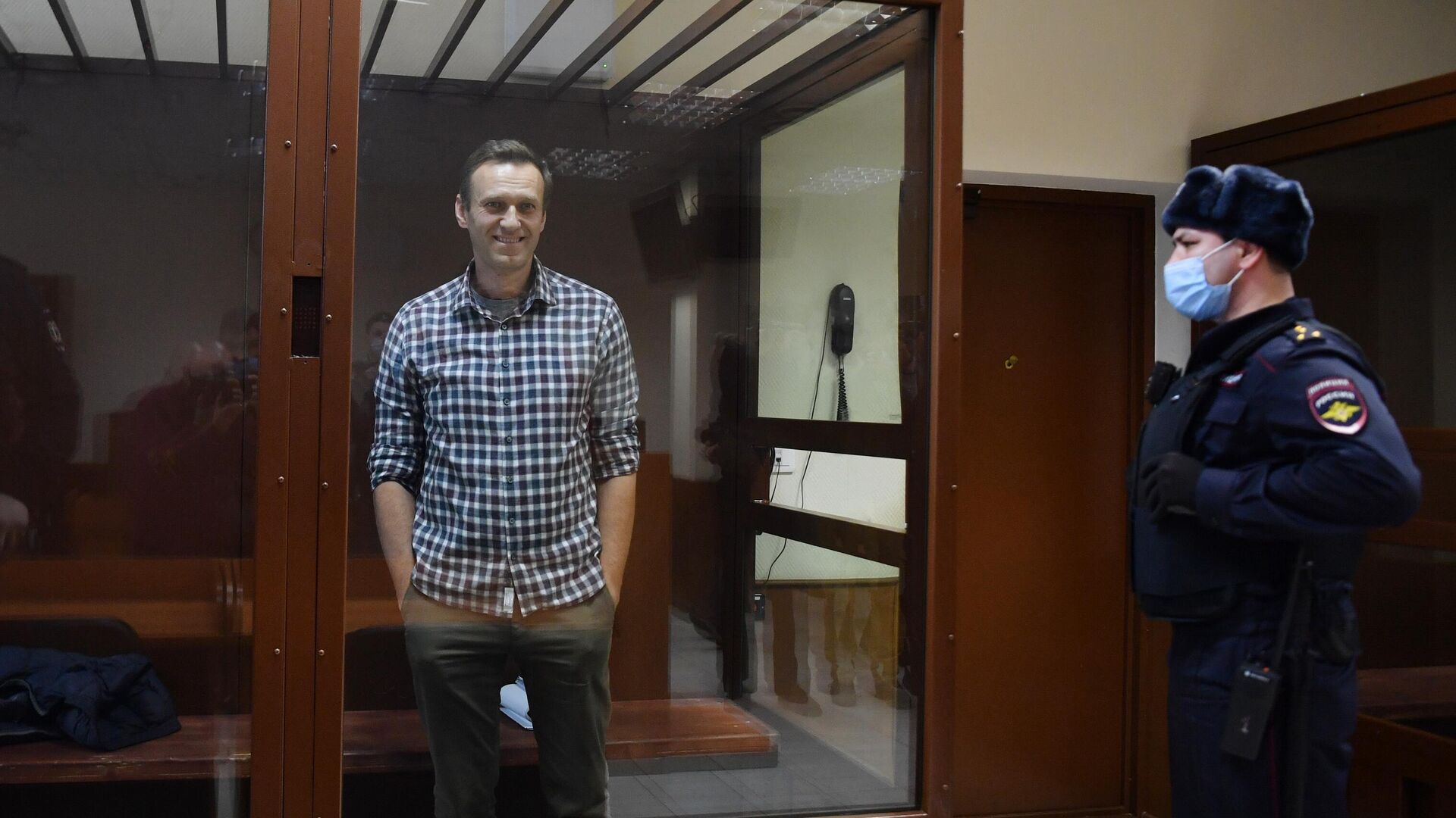 Алексей Навальный в зале Бабушкинского районного суда - РИА Новости, 1920, 15.12.2021