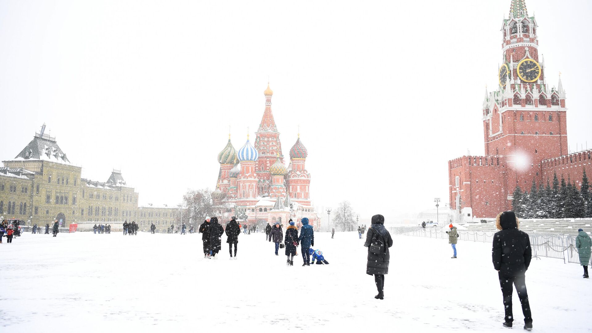 Прохожие на Красной площади в Москве - РИА Новости, 1920, 20.02.2021