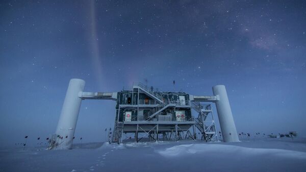 Подледная нейтринная обсерватория IceCube в Антарктиде