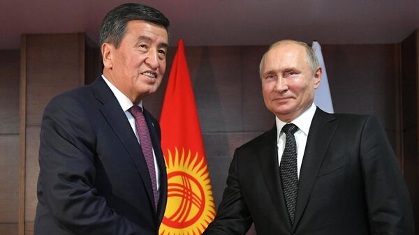 Владимир Путин и президент Киргизии Сооронбай Жээнбеков во время встречи