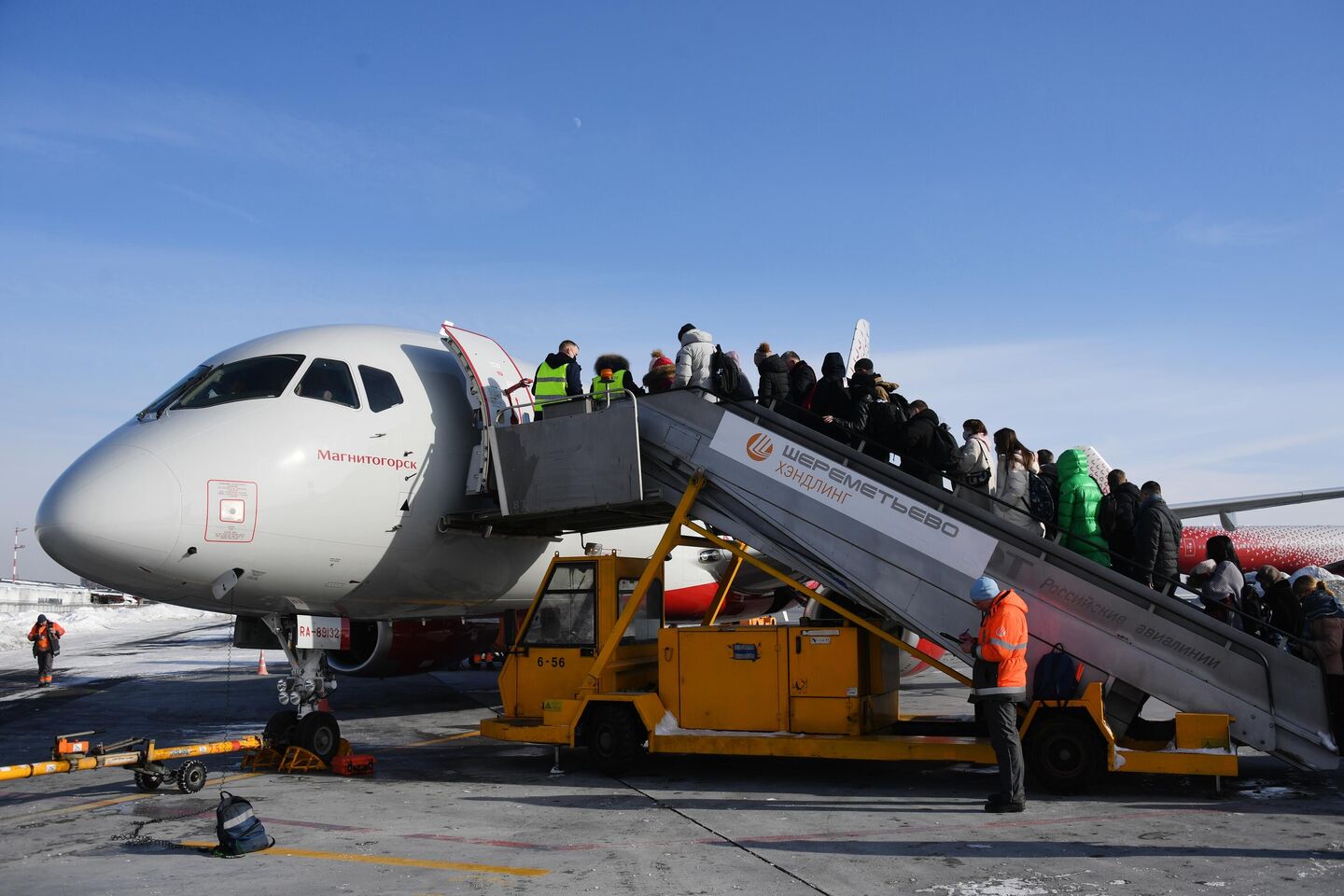 Лайнер Sukhoi Superjet 100 Магнитогорск авиакомпании Россия в аэропорту Шереметьево Лайнер Sukhoi Superjet 100 Магнитогорск авиакомпании Россия в аэропорту Шереметьево