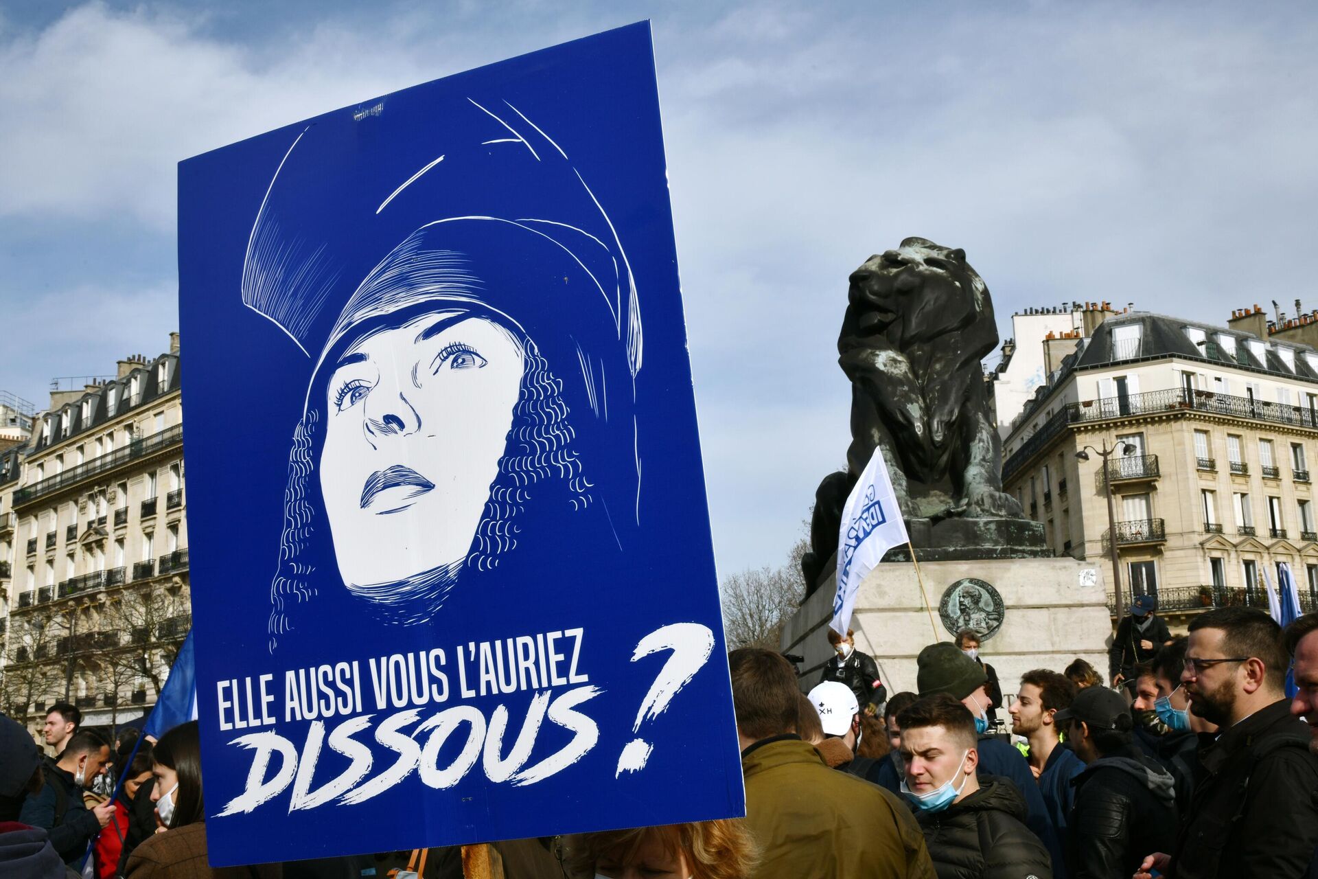 Участники акции протеста радикалов на площади Данфер-Рошро в Париже - РИА Новости, 1920, 25.03.2024