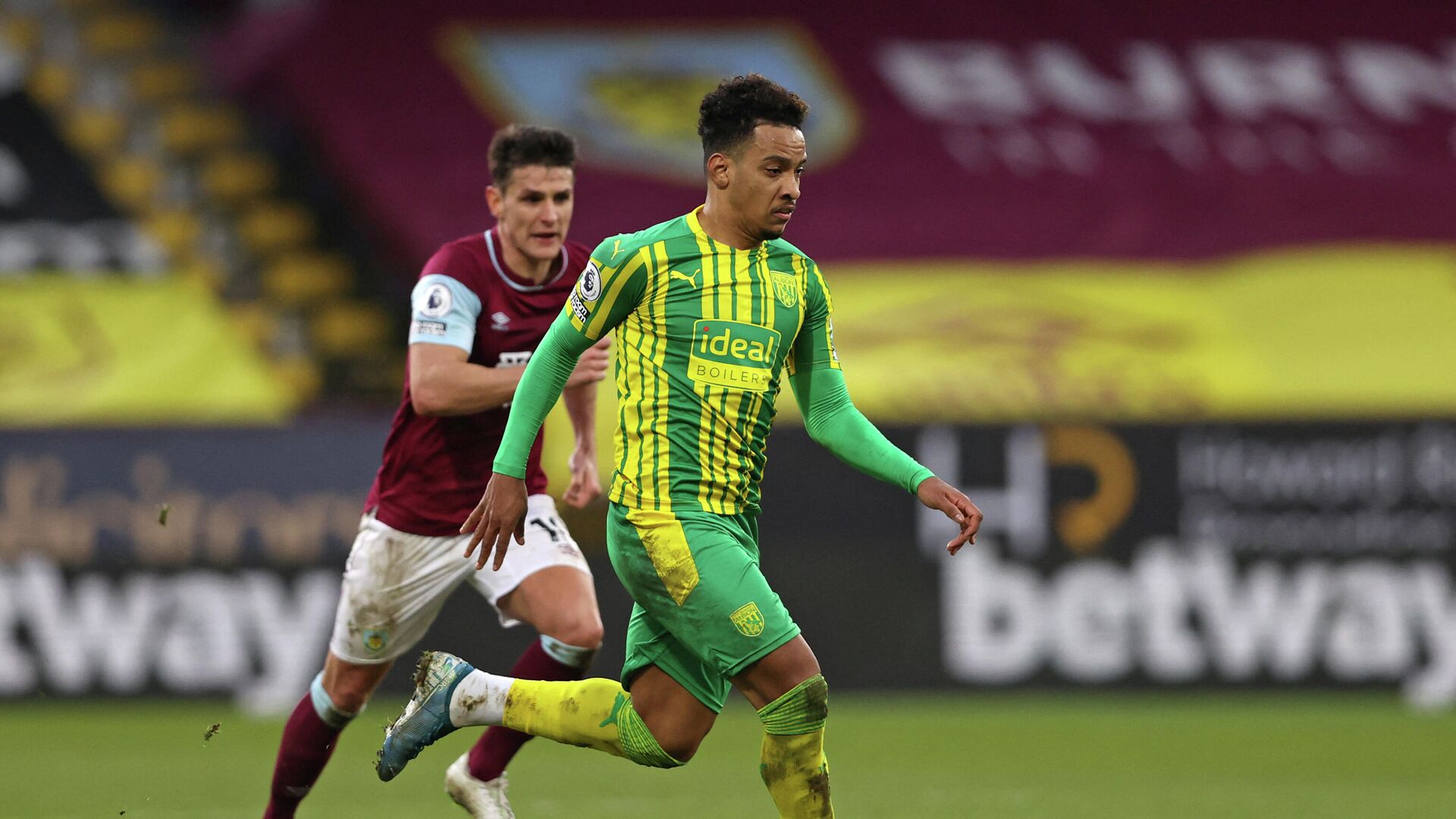 West Bromwich Albion's Brazilian midfielder Matheus Pereira runs with the ball during the English Premier League football match between Burnley and West Bromwich Albion at Turf Moor in Burnley, north west England on February 20, 2021. (Photo by Clive Brunskill / POOL / AFP) / RESTRICTED TO EDITORIAL USE. No use with unauthorized audio, video, data, fixture lists, club/league logos or 'live' services. Online in-match use limited to 120 images. An additional 40 images may be used in extra time. No video emulation. Social media in-match use limited to 120 images. An additional 40 images may be used in extra time. No use in betting publications, games or single club/league/player publications. /  - РИА Новости, 1920, 20.02.2021