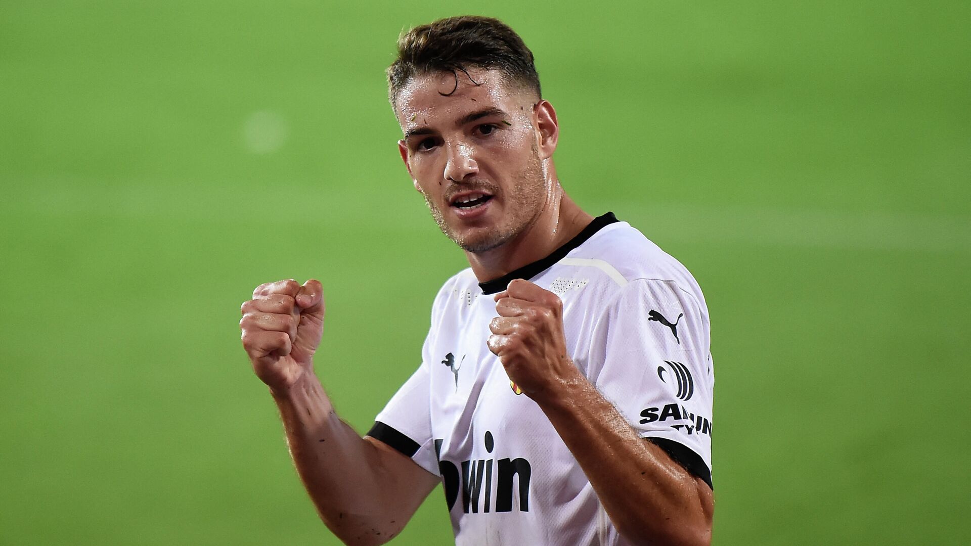 Valencia's Spanish forward Manu Vallejo celebrates after scoring a second goal during the Spanish league football match Valencia CF against Levante UD at at the Mestalla stadium in Valencia on September 13, 2020. (Photo by JOSE JORDAN / AFP) - РИА Новости, 1920, 20.02.2021