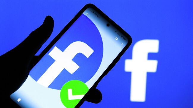 Приложение социальной сети Facebook в мобильном телефоне