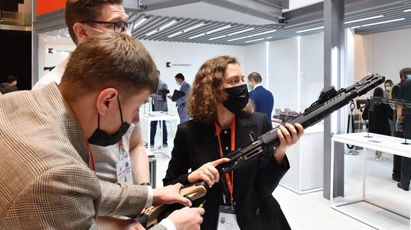 Ружье МР-155 Ultima от Концерна Калашников на выставке оборонной промышленности IDEX-2021 в Абу-Даби