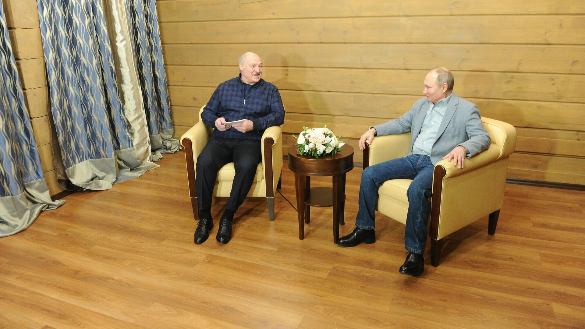 Президент РФ Владимир Путин и президент Белоруссии Александр Лукашенко во время встречи - РИА Новости, 1920, 24.02.2021