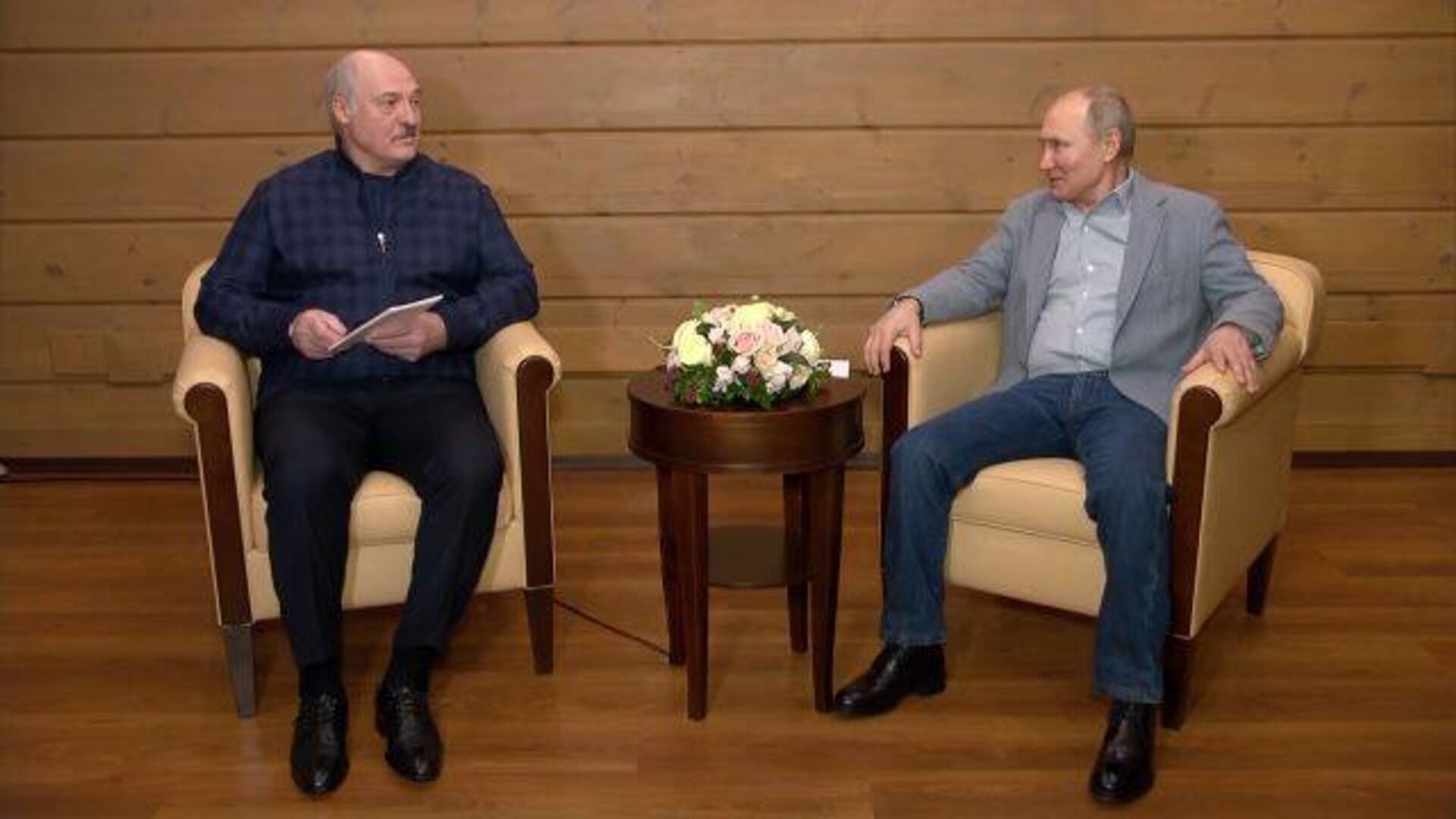 Рад вас видеть – Путин пригласил Лукашенко покататься на лыжах после переговоров  - РИА Новости, 1920, 22.02.2021