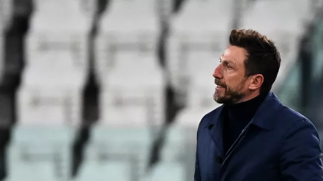 Cagliari's Italian head coach Eusebio Di Francesco looks on during the Italian Serie A football match Juventus vs Cagliari on November 21, 2020 at the Juventus stadium in Turin. (Photo by MIGUEL MEDINA / AFP)