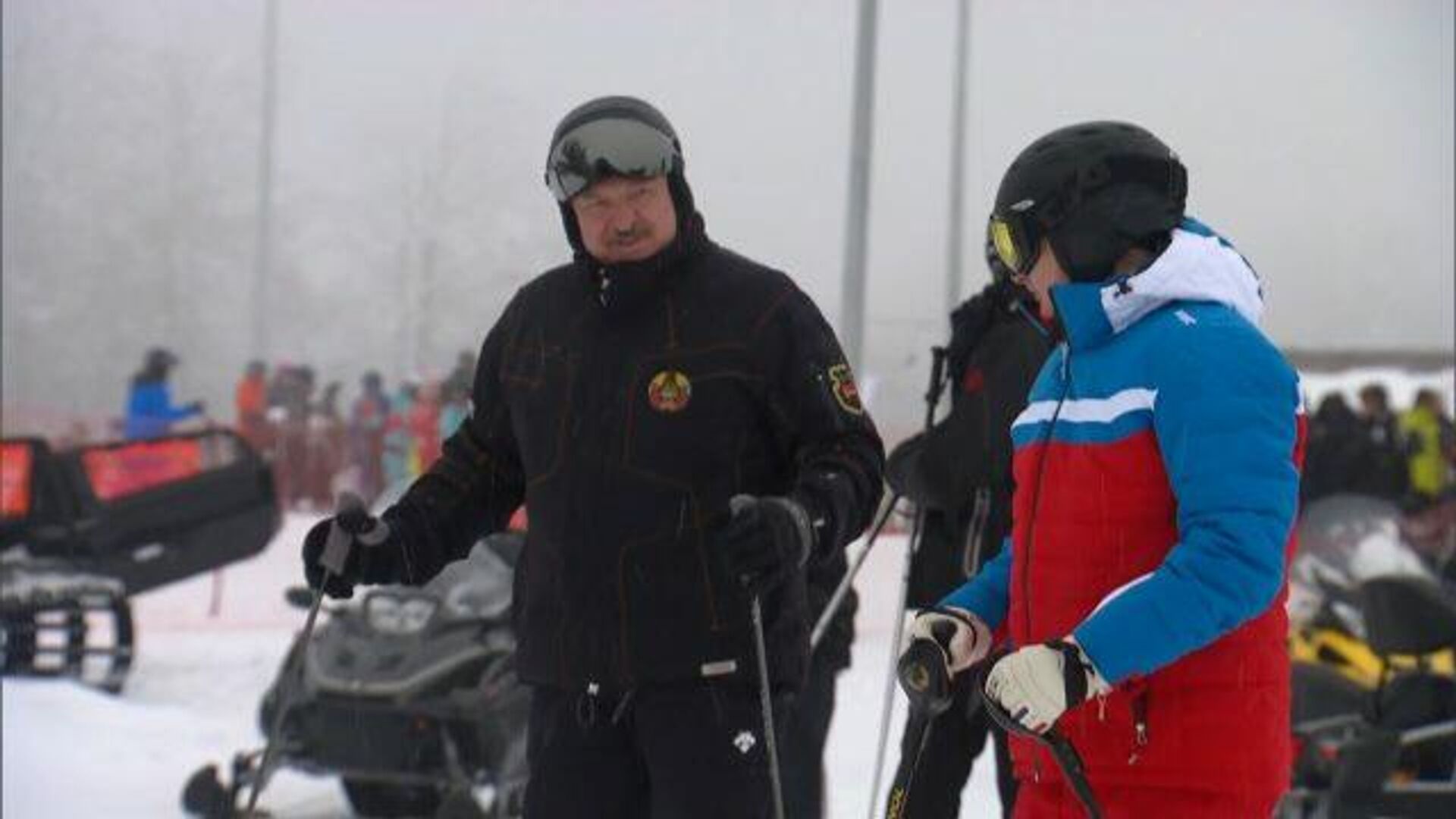 Путин и Лукашенко прокатились на лыжах и снегоходах в Красной Поляне - РИА Новости, 1920, 22.02.2021