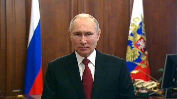  “Помним подвиги российского воинства” – Путин поздравил россиян с Днем защитника Отечества