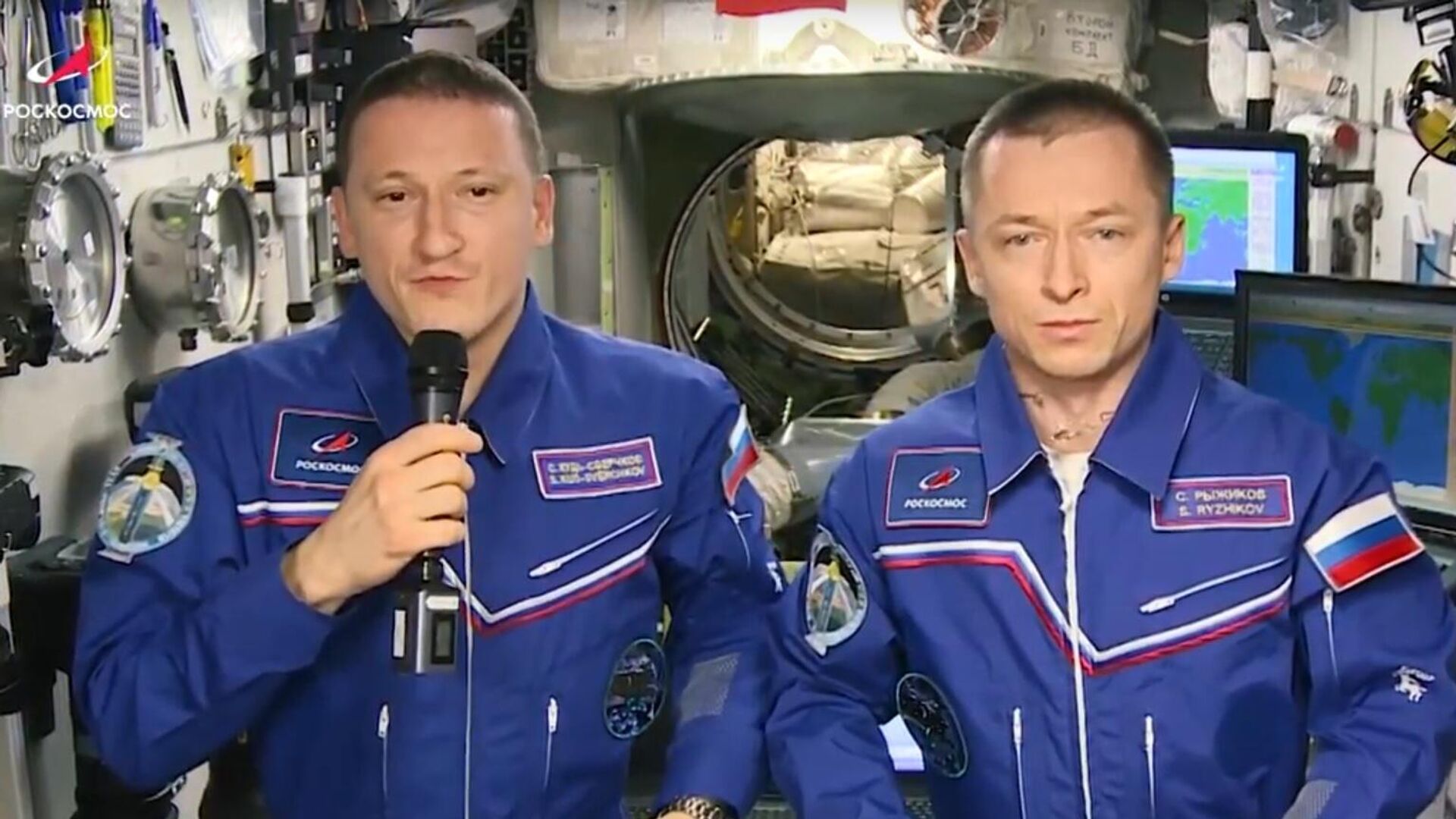 Космонавты на борту МКС поздравили россиян с Днем защитника Отечества - РИА Новости, 1920, 23.02.2021