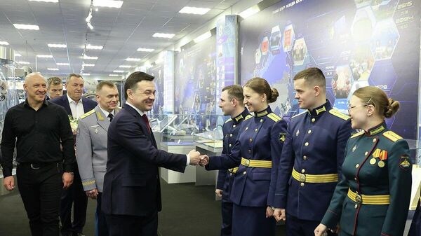 Андрей Воробьев поздравил военнослужащих с Днем защитника Отечества