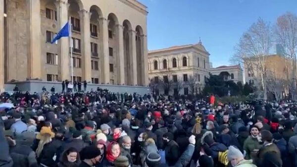 Протестующие перекрыли проспект Руставели в Тбилиси