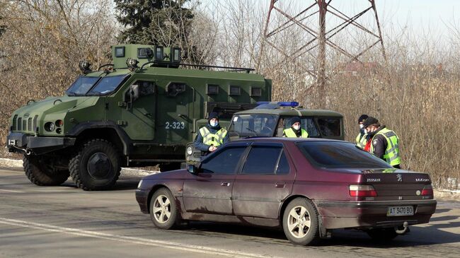 Контрольно-пропускной пункт на въезде в Ивано-Франковск