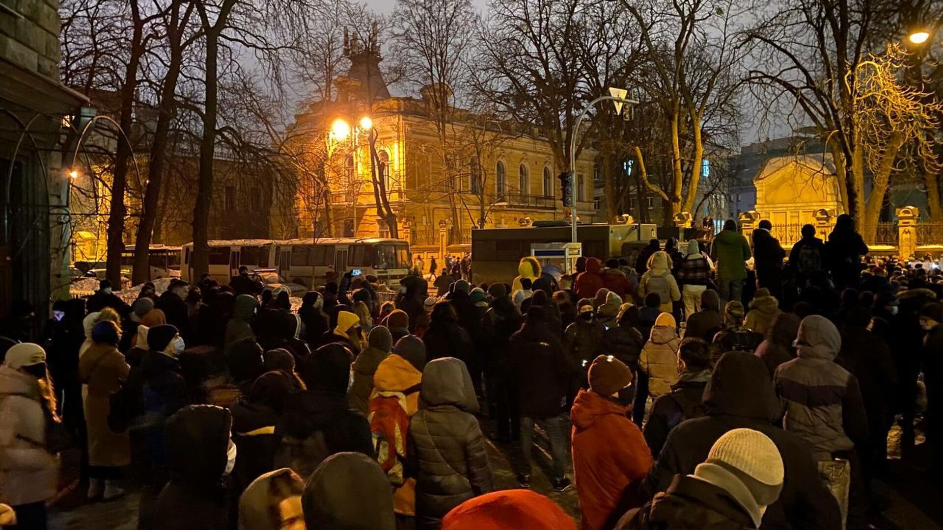Протестующие радикалы около офиса Зеленского в Киеве - РИА Новости, 1920, 25.03.2021