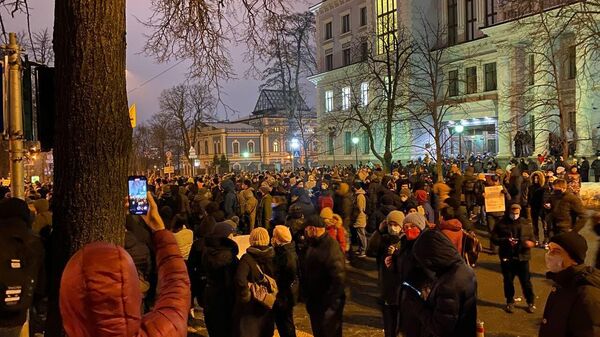 Протестующие радикалы около офиса Зеленского в Киеве