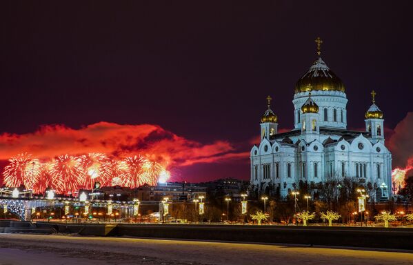 Праздничный салют в Москве в честь Дня защитника Отечества