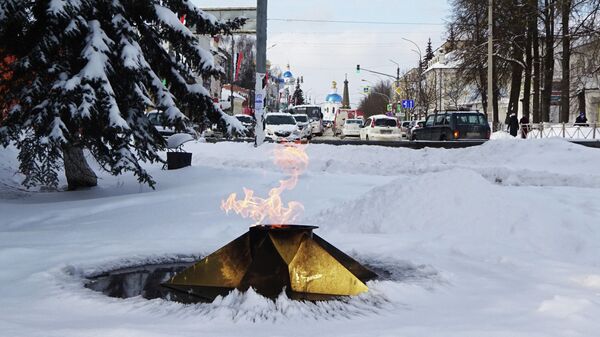 Вечный огонь и вид на улицу Ленина